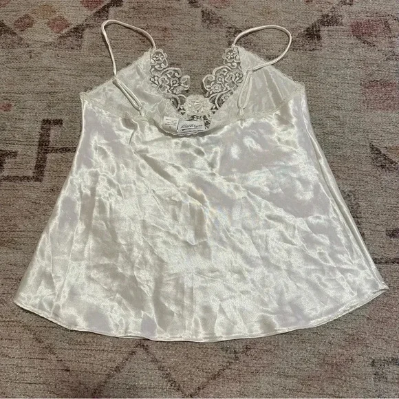Vintage 90’s White lace cami top with floral design size small - Picture 6 of 14